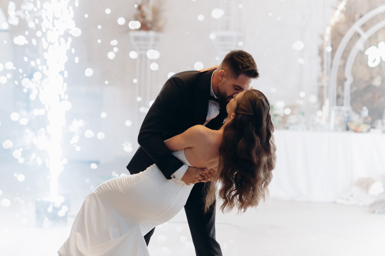 Grădina Everly Events iluminată pentru o nuntă